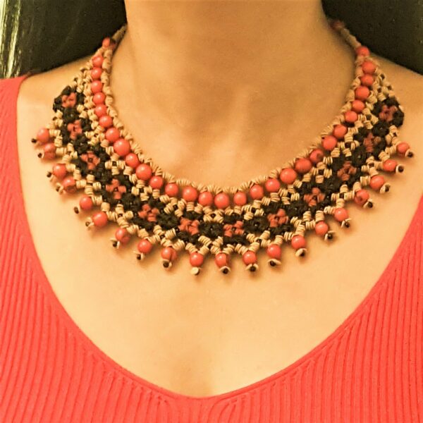 Collier tribal rouge