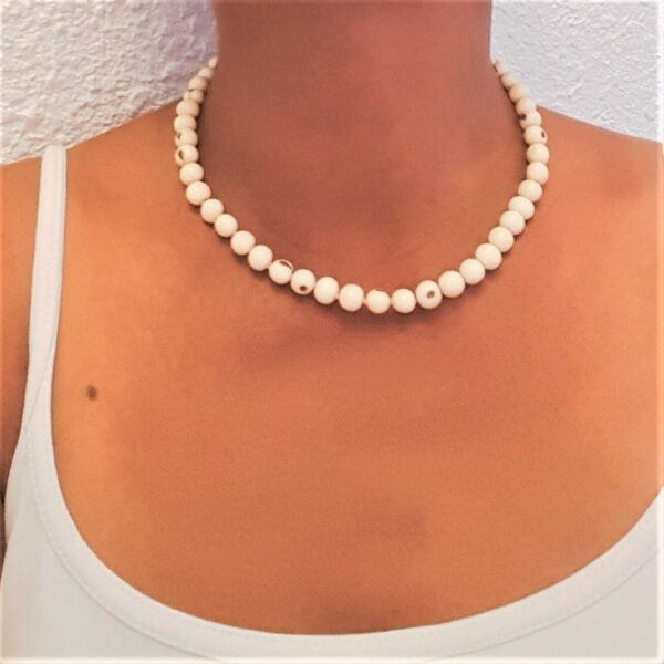 Collier blanc – Image 2