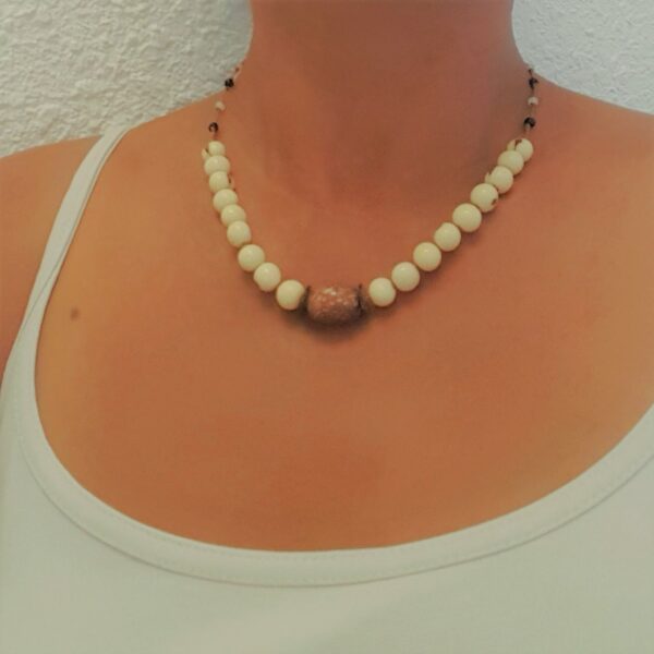 Collier blanc naturel – Image 2