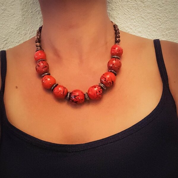 Collier rouge écarlate – Image 2