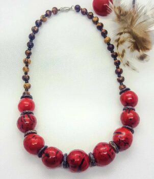 Collier rouge écarlate