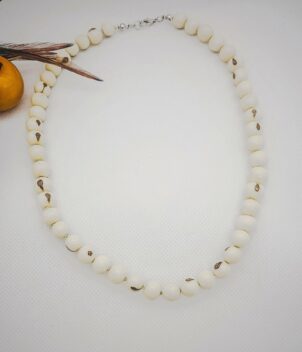 Collier blanc