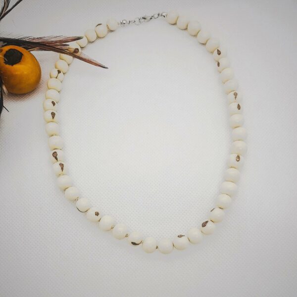 Collier blanc
