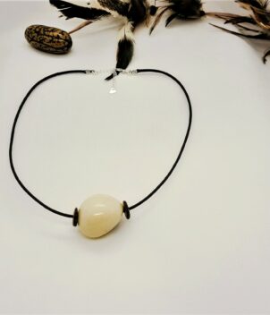 Collier blanc