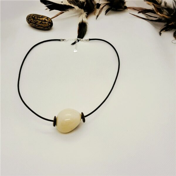 Collier blanc