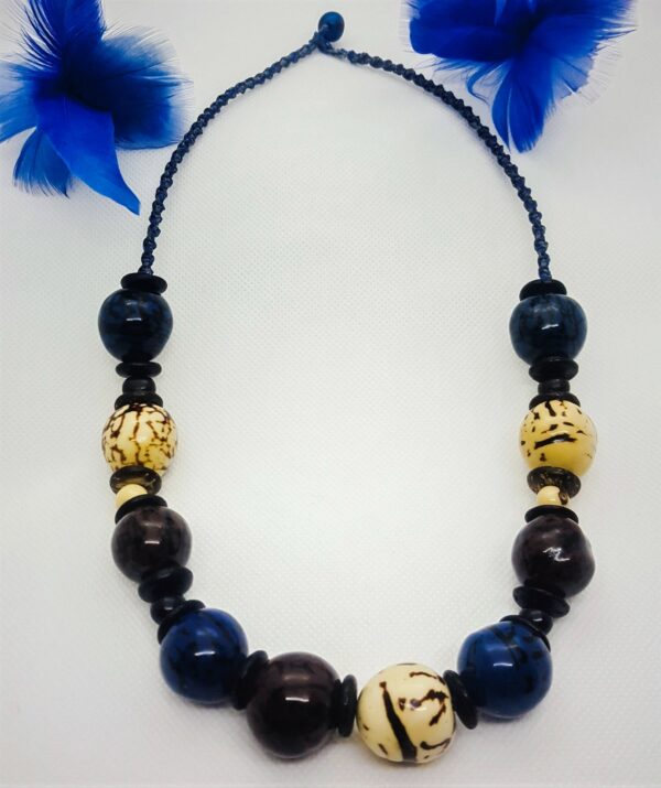 Collier bleu
