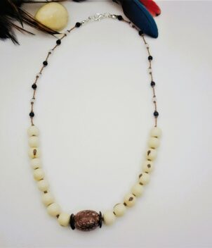 Collier blanc naturel