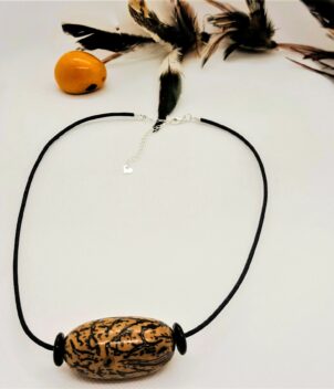 Collier graine tapiti