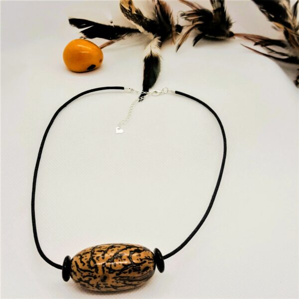 Collier graine tapiti