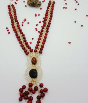 Collier rouge bordeaux
