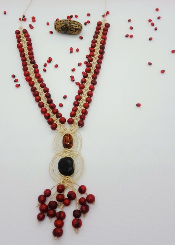 Collier rouge bordeaux
